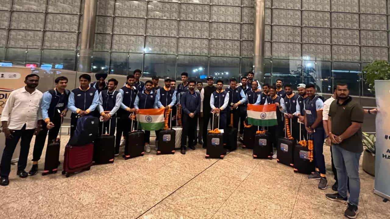 ಚಿನ್ನದ ಮೇಲೆ ಕಣ್ಣು: ಚೀನಾಕ್ಕೆ ಹೊರಟ ಭಾರತ ಕ್ರಿಕೆಟ್ ತಂಡದ ಆಟಗಾರರು ಚಿನ್ನದ ಮೇಲೆ ಕಣ್ಣು: ಚೀನಾಕ್ಕೆ ಹೊರಟ ಭಾರತ ಕ್ರಿಕೆಟ್ ತಂಡದ ಆಟಗಾರರು