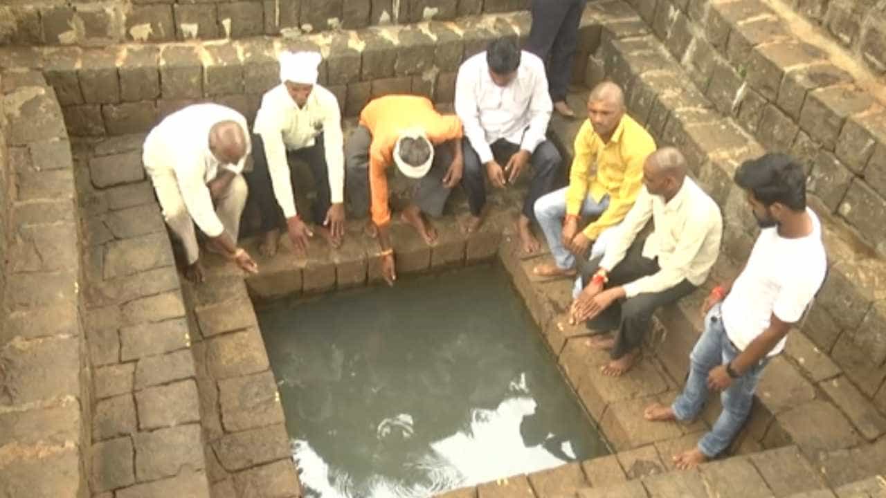 ಅವಸಾನದ ಅಂಚಿಗೆ ತಲುಪಿದ ಮೈಲಾರ ಮಲ್ಲಣ್ಣನ ಹೊಂಡಗಳು: ಕಾಪಾಡುವಲ್ಲಿ ಪುರಾತತ್ವ ಇಲಾಖೆ ವಿಫಲ ಅವಸಾನದ ಅಂಚಿಗೆ ತಲುಪಿದ ಮೈಲಾರ ಮಲ್ಲಣ್ಣನ ಹೊಂಡಗಳು: ಕಾಪಾಡುವಲ್ಲಿ ಪುರಾತತ್ವ ಇಲಾಖೆ ವಿಫಲ