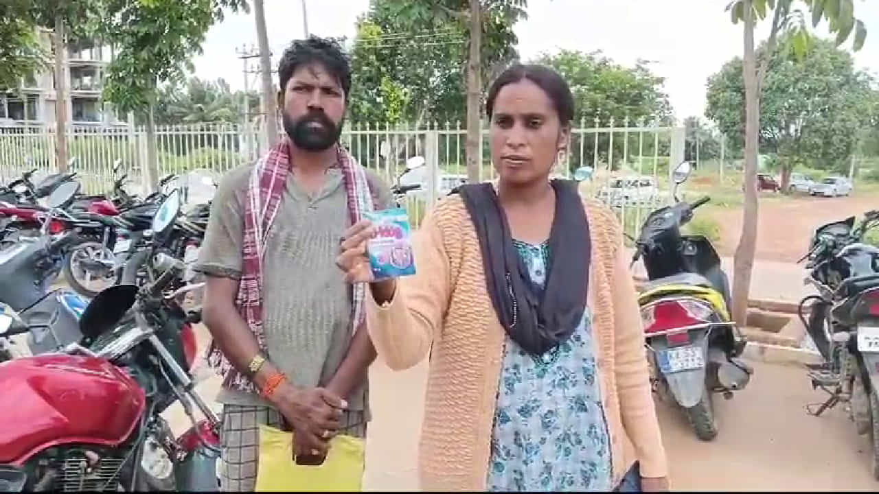 ಆಟ ಆಡ್ತಾ ಆಡ್ತಾ ವಿಷ ಸೇವನೆ ಮಾಡಿಬಿಟ್ಟ ಪುಟ್ಟ ಕಂದಮ್ಮಗಳು, ತೀವ್ರ ಅಸ್ವಸ್ಥ ಆಟ ಆಡ್ತಾ ಆಡ್ತಾ ವಿಷ ಸೇವನೆ ಮಾಡಿಬಿಟ್ಟ ಪುಟ್ಟ ಕಂದಮ್ಮಗಳು, ತೀವ್ರ ಅಸ್ವಸ್ಥ