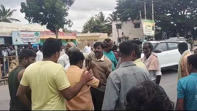 ತುಮಕೂರು: ಗ್ರಾ.ಪಂ‌ಚಾಯತಿ ಉಪಾಧ್ಯಕ್ಷೆಯ ಗಂಡನಿಗೆ‌ ಶಿಕ್ಷಕನಿಂದ ಕಪಾಳ‌ಮೋಕ್ಷ