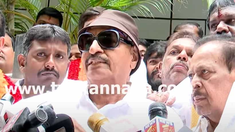 ಕಾವೇರಿ ವಿವಾದ: ಬೀದಿ ಬೀದಿ ತೆರಳಿ ಬಂದ್ಗೆ ಸಹರಿಸುವಂತೆ ಜನರಲ್ಲಿ ಮನವಿ ಮಾಡಿದ ವಾಟಾಳ್