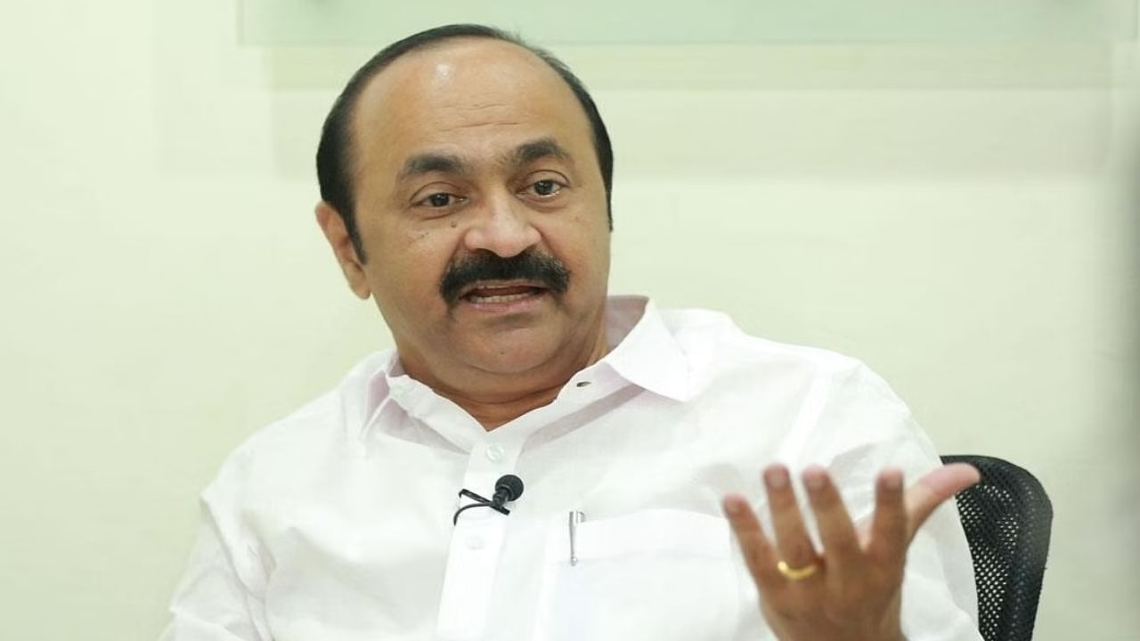 ಕರುವನ್ನೂರ್ ಬ್ಯಾಂಕ್ ಹಗರಣದಲ್ಲಿ ದೊಡ್ಡ ನಾಯಕರು ಸಿಕ್ಕಿಹಾಕಿಕೊಳ್ಳುತ್ತಾರೆ ಎಂಬ ಭಯ ಸಿಪಿಎಂಗೆ ಇದೆ: ವಿಡಿ ಸತೀಶನ್ ಕರುವನ್ನೂರ್ ಬ್ಯಾಂಕ್ ಹಗರಣದಲ್ಲಿ ದೊಡ್ಡ ನಾಯಕರು ಸಿಕ್ಕಿಹಾಕಿಕೊಳ್ಳುತ್ತಾರೆ ಎಂಬ ಭಯ ಸಿಪಿಎಂಗೆ ಇದೆ: ವಿಡಿ ಸತೀಶನ್