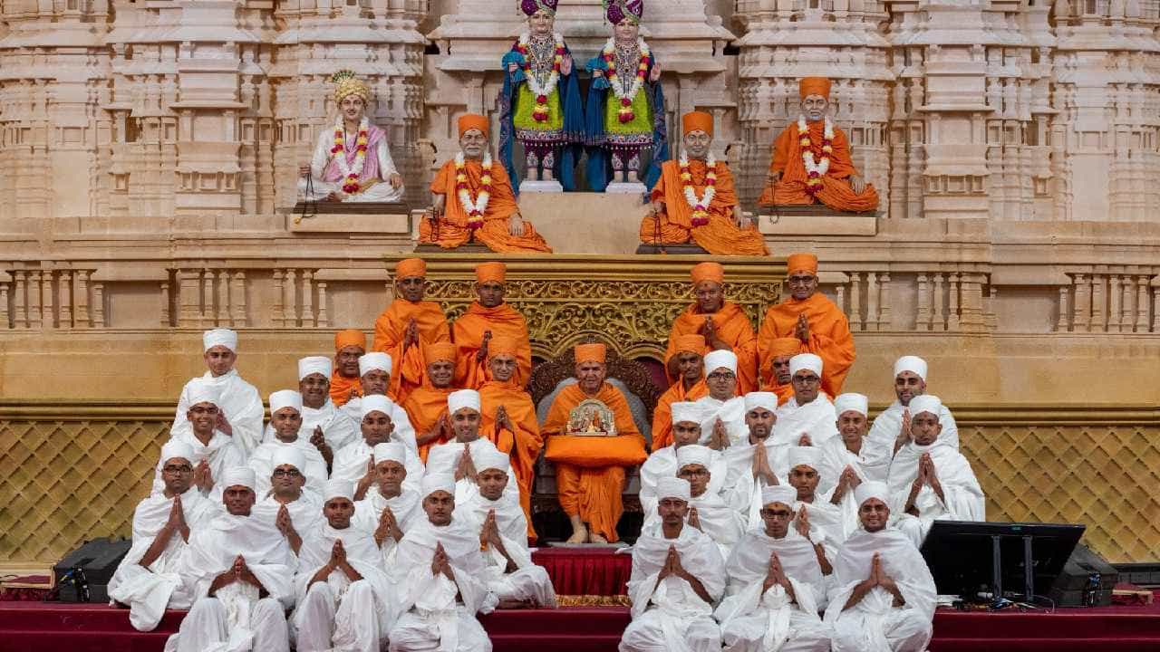 Historic Hindu Diksha Din: ಅಮೆರಿಕದ ನೂತನ ಅಕ್ಷರಧಾಮದಲ್ಲಿ 30 ಯುವಕರಿಂದ ದೀಕ್ಷೆ ಸ್ವೀಕಾರ Historic Hindu Diksha Din: ಅಮೆರಿಕದ ನೂತನ ಅಕ್ಷರಧಾಮದಲ್ಲಿ 30 ಯುವಕರಿಂದ ದೀಕ್ಷೆ ಸ್ವೀಕಾರ