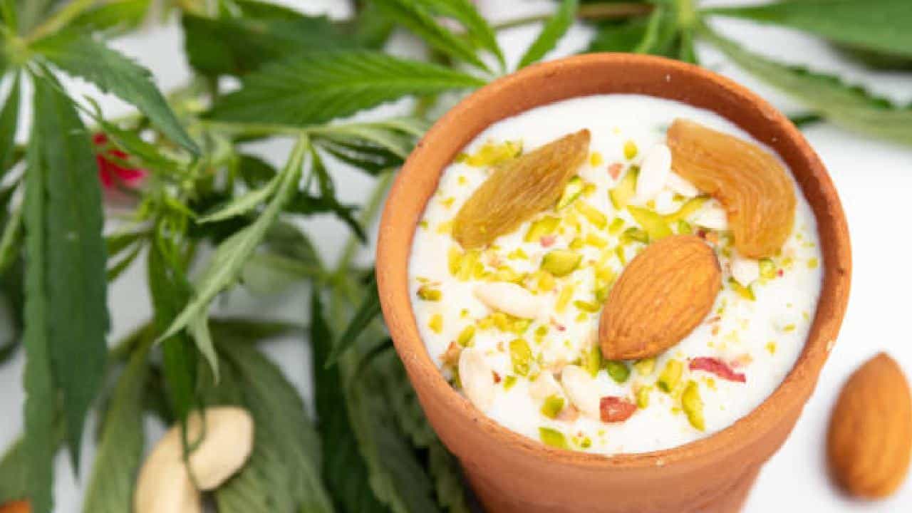 ದಿನವೂ ಬಾದಾಮಿ ಹಾಲು ಕುಡಿಯುವುದರಿಂದ ಏನು ಉಪಯೋಗ? ದಿನವೂ ಬಾದಾಮಿ ಹಾಲು ಕುಡಿಯುವುದರಿಂದ ಏನು ಉಪಯೋಗ?
