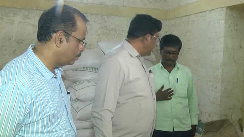 ಸರ್ಕಾರ ಉಚಿತವಾಗಿ ನೀಡುವ ಅನ್ನಭಾಗ್ಯ ಅಕ್ಕಿಯಲ್ಲೂ ಗೋಲ್ಮಾಲ್; ನ್ಯಾಯಬೆಲೆ ಅಂಗಡಿ ವಿರುದ್ಧ ಕ್ರಮಕ್ಕೆ ಆಗ್ರಹಿಸಿ ಗ್ರಾಮಸ್ಥರ ಮನವಿ