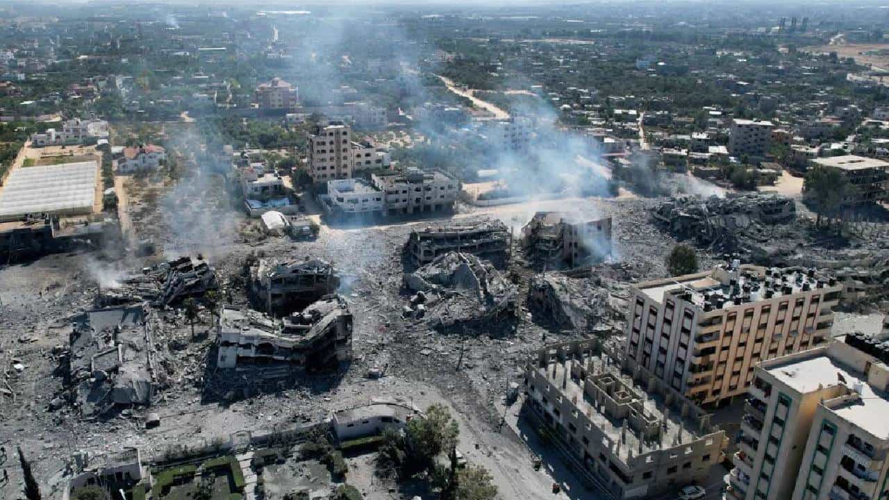 Israel Gaza War: ಗಾಜಾದ ವೆಸ್ಟ್ ಬ್ಯಾಂಕ್ನ ಅಲ್-ಅನ್ಸಾರ್ ಮಸೀದಿ ಮೇಲೆ ಇಸ್ರೇಲ್ ವೈಮಾನಿಕ ದಾಳಿ Israel Gaza War: ಗಾಜಾದ ವೆಸ್ಟ್ ಬ್ಯಾಂಕ್ನ ಅಲ್-ಅನ್ಸಾರ್ ಮಸೀದಿ ಮೇಲೆ ಇಸ್ರೇಲ್ ವೈಮಾನಿಕ ದಾಳಿ