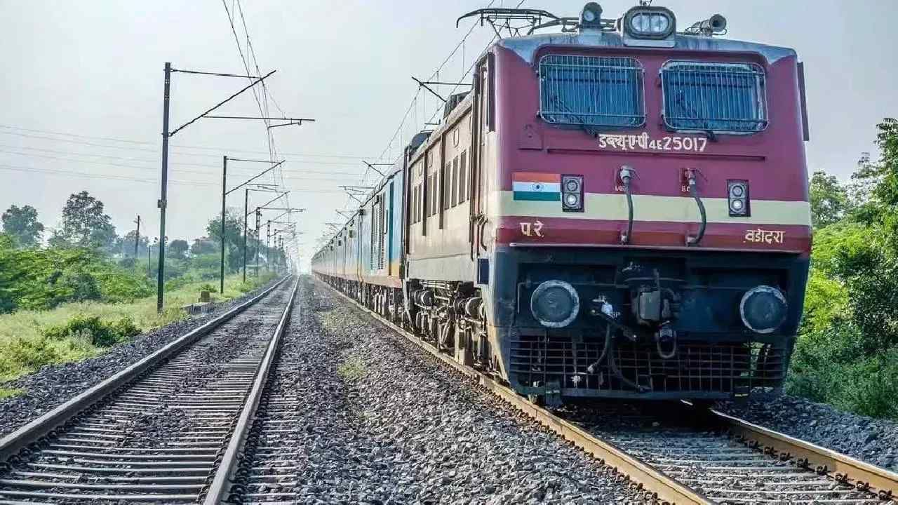 ರೈಲ್ವೇ ಪ್ರಯಾಣಿಕರ ಗಮನಕ್ಕೆ, ಅ.11 ರಂದು ಬೆಂಗಳೂರಿನಿಂದ MEMU ರೈಲುಗಳ ಸಂಚಾರ ರದ್ದು ರೈಲ್ವೇ ಪ್ರಯಾಣಿಕರ ಗಮನಕ್ಕೆ, ಅ.11 ರಂದು ಬೆಂಗಳೂರಿನಿಂದ MEMU ರೈಲುಗಳ ಸಂಚಾರ ರದ್ದು