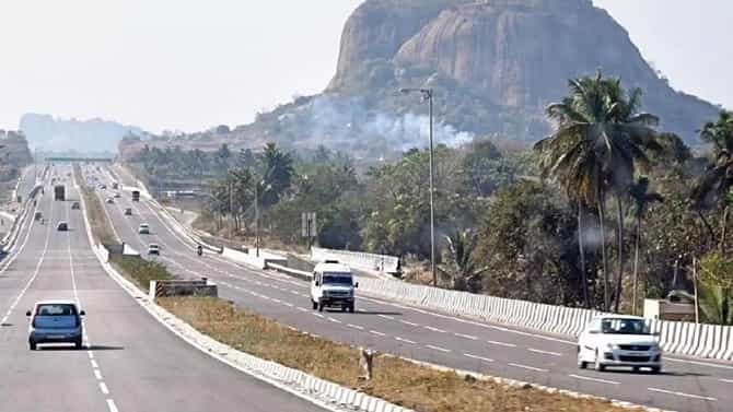 ಮಂಡ್ಯ: ಬೆಂಗಳೂರು ಮೈಸೂರು ಎಕ್ಸ್​​ಪ್ರೆಸ್ ವೇ ಎಂಟ್ರಿ-ಎಕ್ಸಿಟ್ ಕ್ಲೋಸ್!