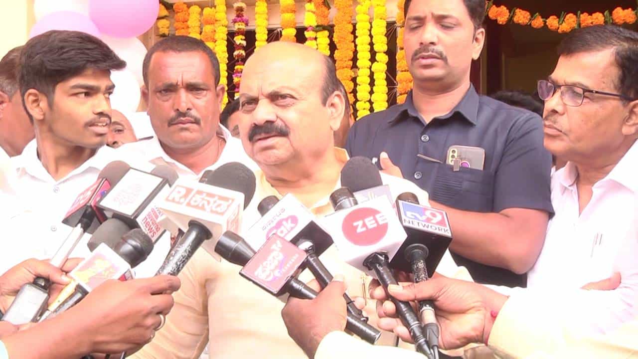 ಕಾಂಗ್ರೆಸ್ ಸರ್ಕಾರ ರೈತರ ಪಾಲಿಗೆ ಜೀವಂತವಿಲ್ಲ: ಬಸವರಾಜ ಬೊಮ್ಮಾಯಿ ವಾಗ್ದಾಳಿ ಕಾಂಗ್ರೆಸ್ ಸರ್ಕಾರ ರೈತರ ಪಾಲಿಗೆ ಜೀವಂತವಿಲ್ಲ: ಬಸವರಾಜ ಬೊಮ್ಮಾಯಿ ವಾಗ್ದಾಳಿ