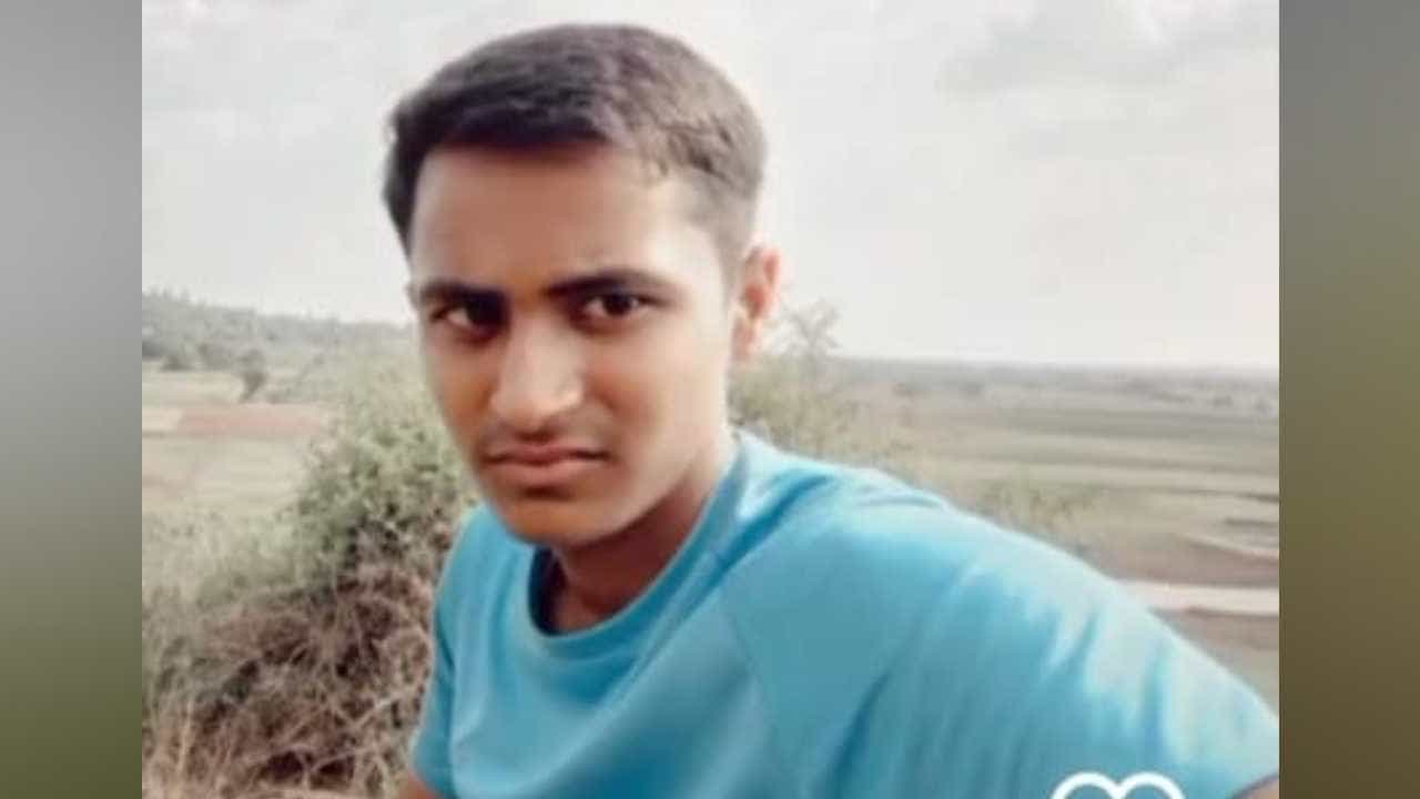 ಬೆಳಗಾವಿ: ಕನ್ನಡ ರಾಜ್ಯೋತ್ಸವ ಹಿನ್ನೆಲೆ ಧ್ವಜಸ್ತಂಭ ನೆಡುವ ವೇಳೆ ವಿದ್ಯುತ್ ಪ್ರವಹಿಸಿ ಯುವಕ ಸಾವು ಬೆಳಗಾವಿ: ಕನ್ನಡ ರಾಜ್ಯೋತ್ಸವ ಹಿನ್ನೆಲೆ ಧ್ವಜಸ್ತಂಭ ನೆಡುವ ವೇಳೆ ವಿದ್ಯುತ್ ಪ್ರವಹಿಸಿ ಯುವಕ ಸಾವು