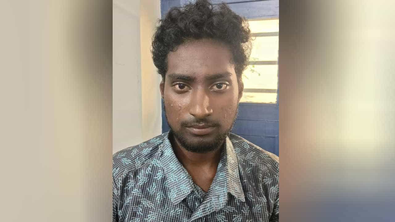 ಬೆಂಗಳೂರು: ಒಂಟಿಯಾಗಿ ಓಡಾಡುವ ಯುವತಿಯರನ್ನೇ ಟಾರ್ಗೆಟ್ ಮಾಡಿ ಖಾಸಗಿ ಅಂಗ ಮುಟ್ಟಿ ಅಸಭ್ಯ ವರ್ತನೆ, ಕಾಮುಕ ಅರೆಸ್ಟ್ ಬೆಂಗಳೂರು: ಒಂಟಿಯಾಗಿ ಓಡಾಡುವ ಯುವತಿಯರನ್ನೇ ಟಾರ್ಗೆಟ್ ಮಾಡಿ ಖಾಸಗಿ ಅಂಗ ಮುಟ್ಟಿ ಅಸಭ್ಯ ವರ್ತನೆ, ಕಾಮುಕ ಅರೆಸ್ಟ್