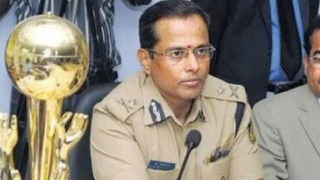 ಬಯೋಮೆಟ್ರಿಕ್ ಸ್ಲ್ಯಾನ್ ಬಳಸಿ ವಂಚಿಸುತ್ತಿದ್ದ ಬೃಹತ್ ಜಾಲ ಪತ್ತೆ, ಪೊಲೀಸ್ ಕಮಿಷನರ್ ದಯಾನಂದ್ ಹೇಳಿದ್ದೇನು? ಬಯೋಮೆಟ್ರಿಕ್ ಸ್ಲ್ಯಾನ್ ಬಳಸಿ ವಂಚಿಸುತ್ತಿದ್ದ ಬೃಹತ್ ಜಾಲ ಪತ್ತೆ, ಪೊಲೀಸ್ ಕಮಿಷನರ್ ದಯಾನಂದ್ ಹೇಳಿದ್ದೇನು?