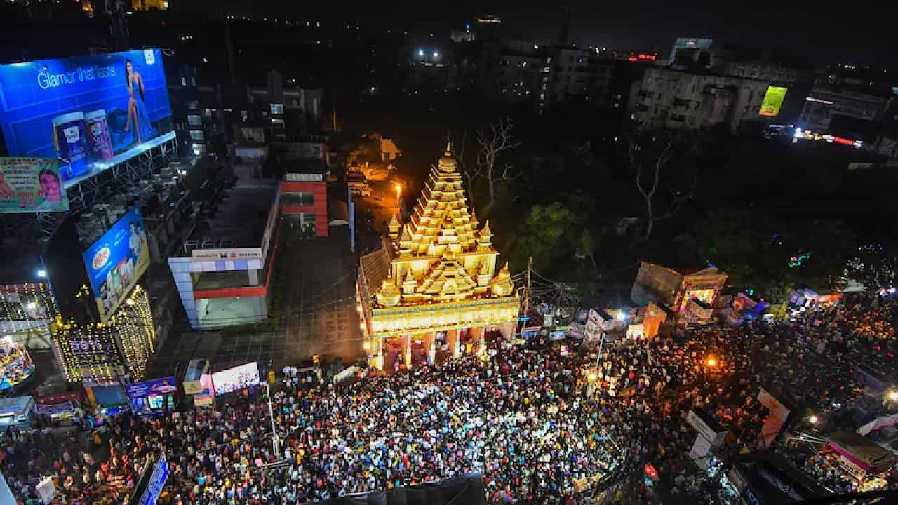 ಬಿಹಾರ: ದುರ್ಗಾಪೂಜೆ ವೇಳೆ ಕಾಲ್ತುಳಿತದಲ್ಲಿ ಮೂರು ಮಂದಿ ಸಾವು, ಹಲವರಿಗೆ ಗಾಯ ಬಿಹಾರ: ದುರ್ಗಾಪೂಜೆ ವೇಳೆ ಕಾಲ್ತುಳಿತದಲ್ಲಿ ಮೂರು ಮಂದಿ ಸಾವು, ಹಲವರಿಗೆ ಗಾಯ