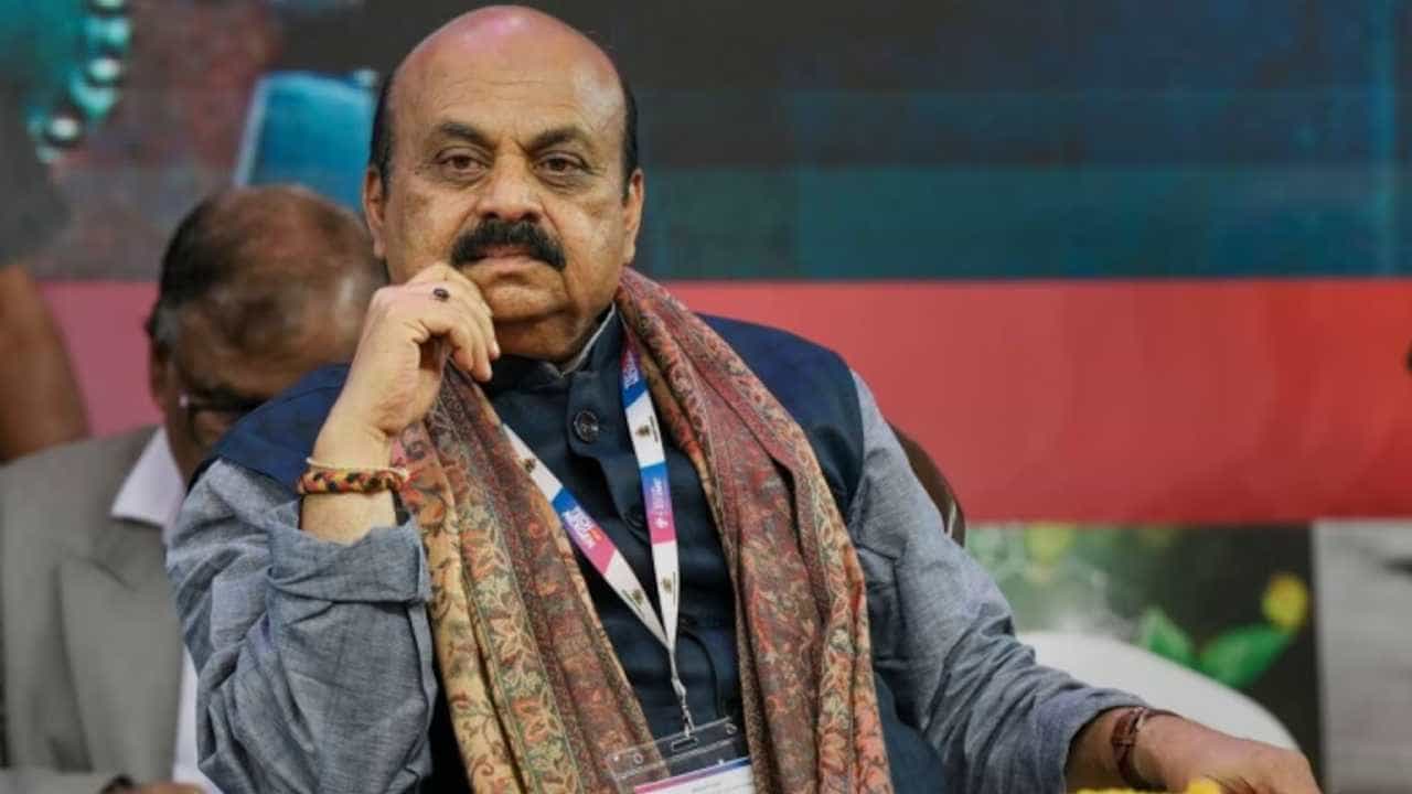 ಈದ್ ಮಿಲಾದ್ ಮೆರವಣಿಗೆ ವೇಳೆ ಗಲಾಟೆ: ಇದರ ಹಿಂದೆ ಓಲೈಕೆ ರಾಜಕಾರಣ ಇದೆ ಎಂದ ಮಾಜಿ ಸಿಎಂ ಬೊಮ್ಮಾಯಿ ಈದ್ ಮಿಲಾದ್ ಮೆರವಣಿಗೆ ವೇಳೆ ಗಲಾಟೆ: ಇದರ ಹಿಂದೆ ಓಲೈಕೆ ರಾಜಕಾರಣ ಇದೆ ಎಂದ ಮಾಜಿ ಸಿಎಂ ಬೊಮ್ಮಾಯಿ