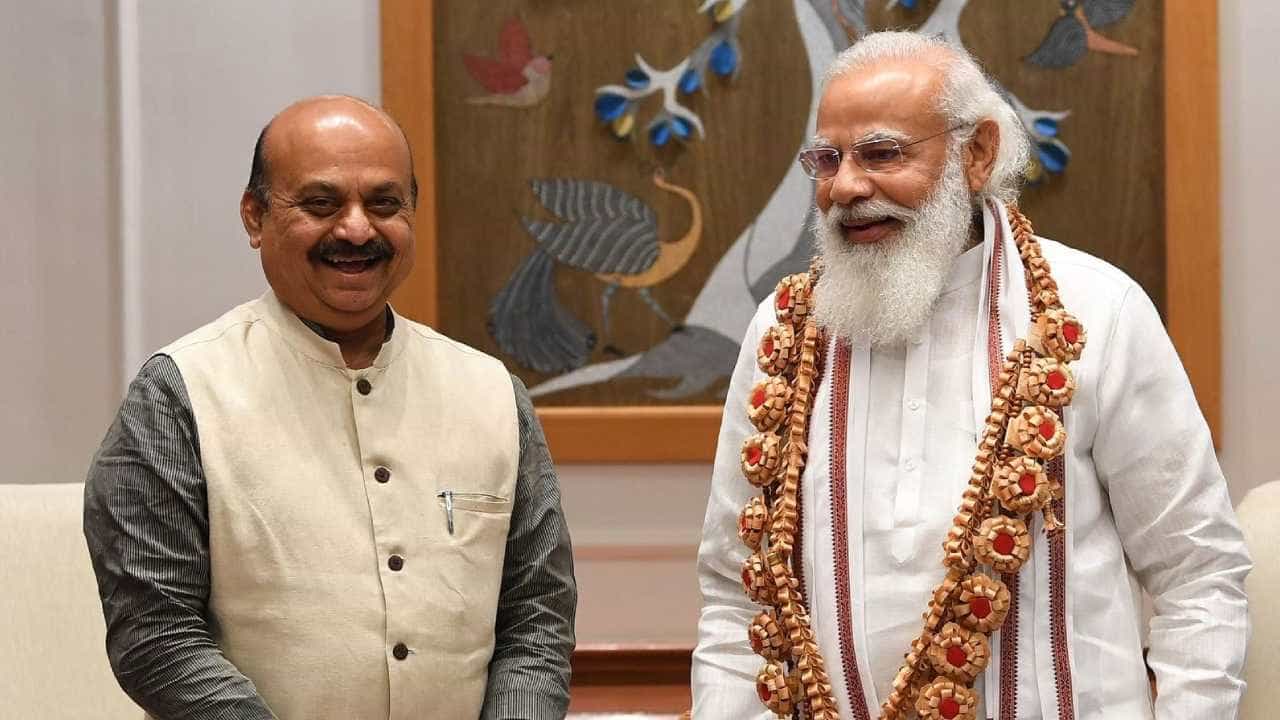 ದೂರವಾಣಿ ಮೂಲಕ ಬಸವರಾಜ ಬೊಮ್ಮಾಯಿ ಆರೋಗ್ಯ ವಿಚಾರಿಸಿದ ಪ್ರಧಾನಿ ಮೋದಿ ದೂರವಾಣಿ ಮೂಲಕ ಬಸವರಾಜ ಬೊಮ್ಮಾಯಿ ಆರೋಗ್ಯ ವಿಚಾರಿಸಿದ ಪ್ರಧಾನಿ ಮೋದಿ