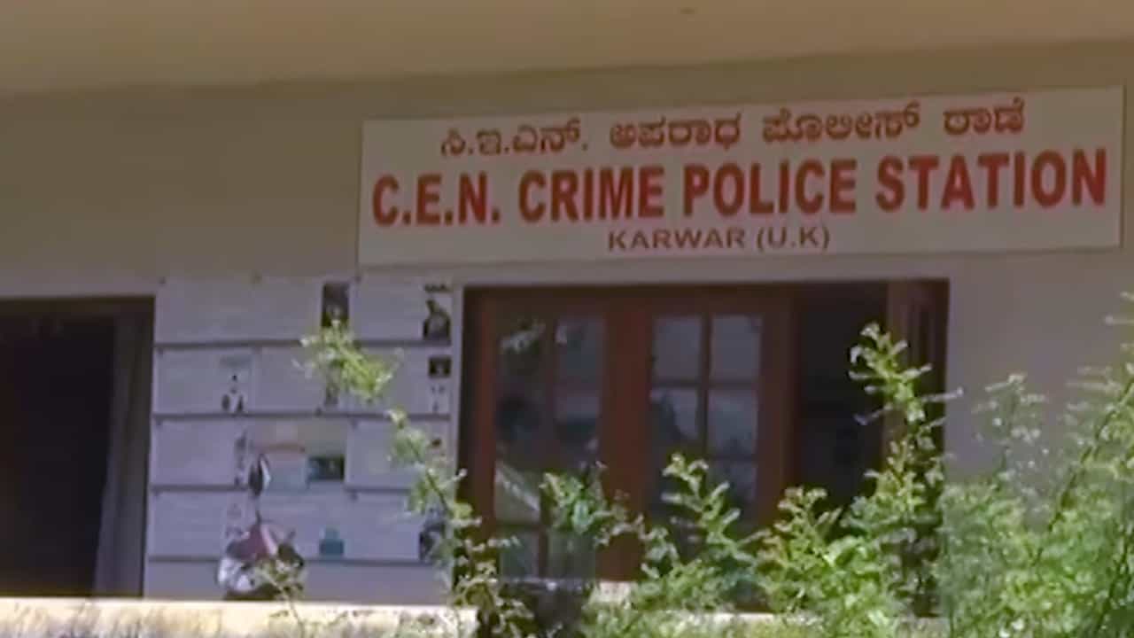 ಉತ್ತರ ಕನ್ನಡ ಜಿಲ್ಲೆಯಲ್ಲಿ ಸೈಬರ್ ವಂಚನೆ ಪ್ರಕರಣದಲ್ಲಿ ಏರಿಕೆ, ಅನಕ್ಷರಸ್ಥರಿಗಿಂತ ಶಿಕ್ಷಿತರಿಗೇ ಹೆಚ್ಚು ವಂಚನೆ ಉತ್ತರ ಕನ್ನಡ ಜಿಲ್ಲೆಯಲ್ಲಿ ಸೈಬರ್ ವಂಚನೆ ಪ್ರಕರಣದಲ್ಲಿ ಏರಿಕೆ, ಅನಕ್ಷರಸ್ಥರಿಗಿಂತ ಶಿಕ್ಷಿತರಿಗೇ ಹೆಚ್ಚು ವಂಚನೆ