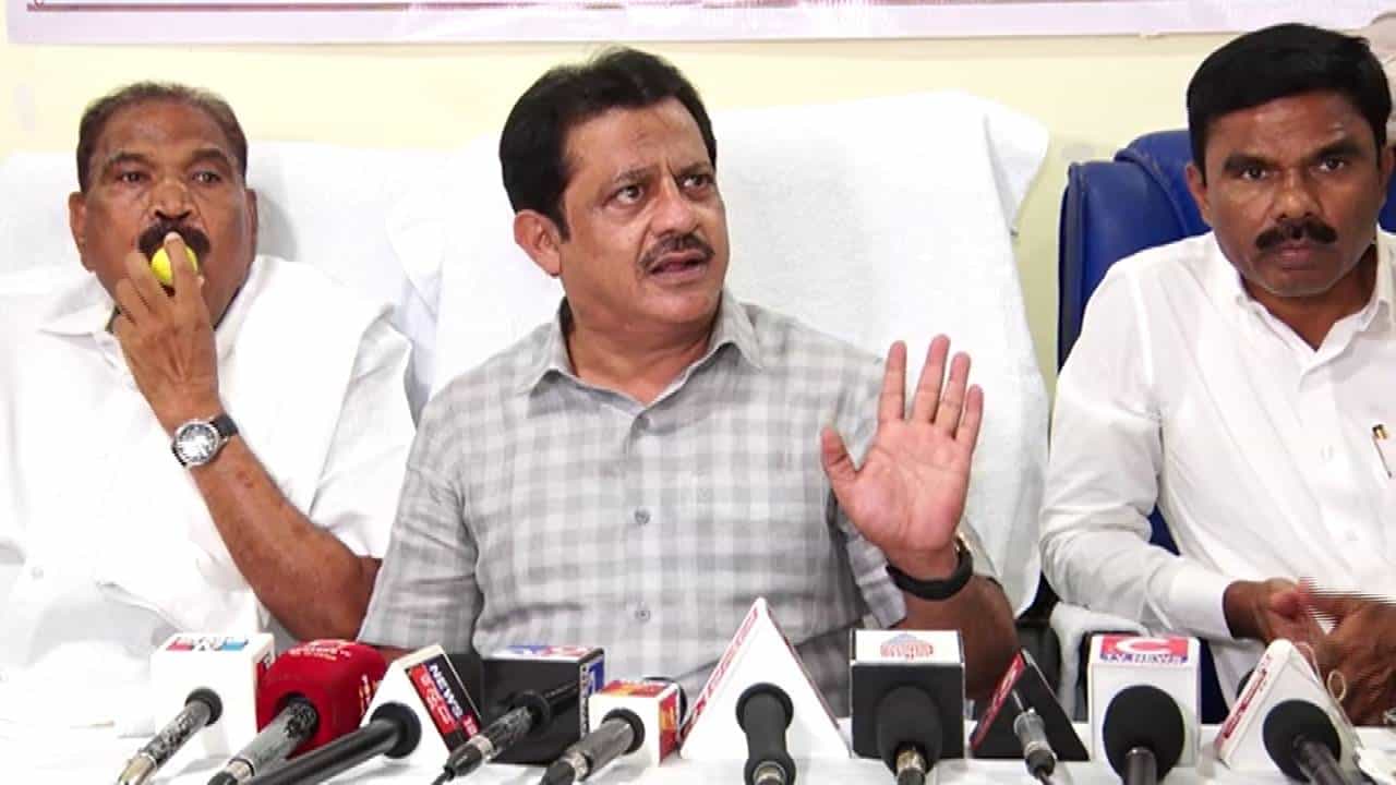 ಶಿವಮೊಗ್ಗದಲ್ಲಿ ಈದ್ ಮಿಲಾದ್ ಗಲಾಟೆ; ಸಚಿವ ಜಮೀರ್ ಅಹ್ಮದ್ ಹೇಳಿದ್ದಿಷ್ಟು ಶಿವಮೊಗ್ಗದಲ್ಲಿ ಈದ್ ಮಿಲಾದ್ ಗಲಾಟೆ; ಸಚಿವ ಜಮೀರ್ ಅಹ್ಮದ್ ಹೇಳಿದ್ದಿಷ್ಟು