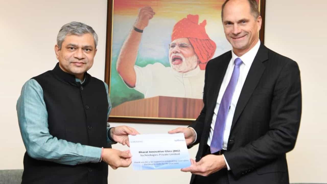 2024ರ ವೇಳೆಗೆ ಮೇಡ್ ಇನ್ ಇಂಡಿಯಾ ಸ್ಮಾರ್ಟ್ಫೋನ್ ಗ್ಲಾಸ್ ತಯಾರಿಸಲಿದೆ ಕಾರ್ನಿಂಗ್-ಆಪ್ಟಿಮಸ್ 2024ರ ವೇಳೆಗೆ ಮೇಡ್ ಇನ್ ಇಂಡಿಯಾ ಸ್ಮಾರ್ಟ್ಫೋನ್ ಗ್ಲಾಸ್ ತಯಾರಿಸಲಿದೆ ಕಾರ್ನಿಂಗ್-ಆಪ್ಟಿಮಸ್