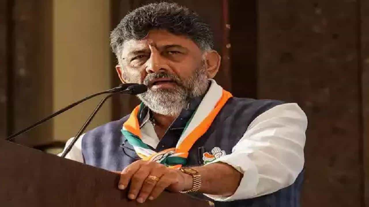 ನನ್ನ ಜೀವನದ ಮೊದಲನೇ ವ್ಯಾಪಾರ ಕೋಳಿ ಮಾರಾಟ, ಒಂದು ಮೊಟ್ಟೆಯ ಕಥೆ ಹೇಳಿದ ಡಿಕೆ ಶಿವಕುಮಾರ್ ನನ್ನ ಜೀವನದ ಮೊದಲನೇ ವ್ಯಾಪಾರ ಕೋಳಿ ಮಾರಾಟ, ಒಂದು ಮೊಟ್ಟೆಯ ಕಥೆ ಹೇಳಿದ ಡಿಕೆ ಶಿವಕುಮಾರ್