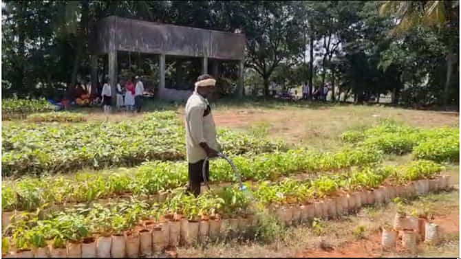 ಕಂದಾಯ ಇಲಾಖೆಯ ಯಡವಟ್ಟು: ಅಂತ್ಯಸಂಸ್ಕಾರಕ್ಕೆ ಪರದಾಟ