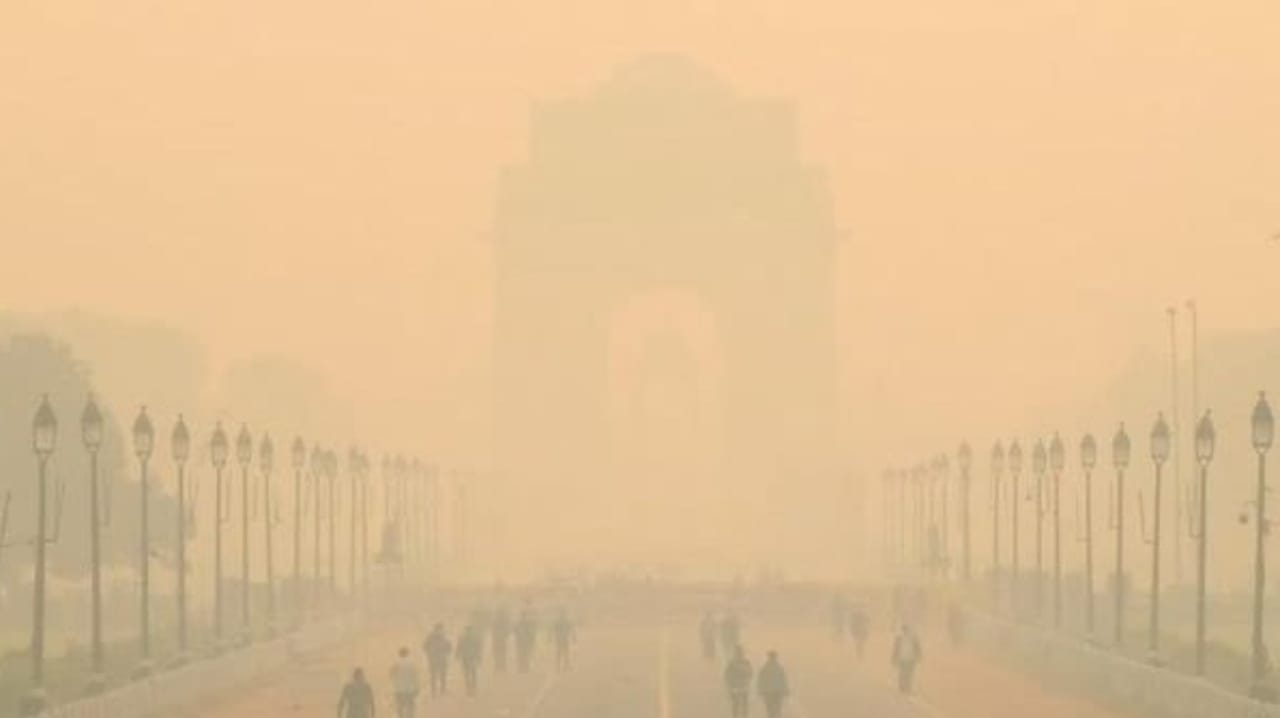 ಕೃಷಿ ತ್ಯಾಜ್ಯ ಸುಡುವಿಕೆ, ಕಡಿಮೆ ತಾಪಮಾನ; ದೆಹಲಿಯ ಗಾಳಿಯ ಗುಣಮಟ್ಟ ಮತ್ತಷ್ಟು ಕಳಪೆ ಕೃಷಿ ತ್ಯಾಜ್ಯ ಸುಡುವಿಕೆ, ಕಡಿಮೆ ತಾಪಮಾನ; ದೆಹಲಿಯ ಗಾಳಿಯ ಗುಣಮಟ್ಟ ಮತ್ತಷ್ಟು ಕಳಪೆ