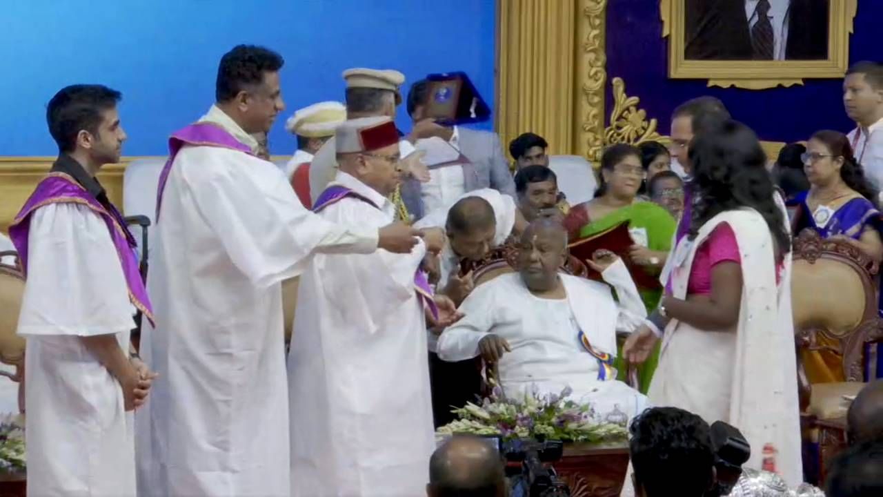 ಹೆಚ್ಡಿ ದೇವೇಗೌಡಗೆ ಗೌರವ ಡಾಕ್ಟರೇಟ್ ಪ್ರದಾನ ಮಾಡಿದ ಬೆಂಗಳೂರು ವಿವಿ: ದೊಡ್ಡಗೌಡ್ರು ಫುಲ್ ಖುಷ್