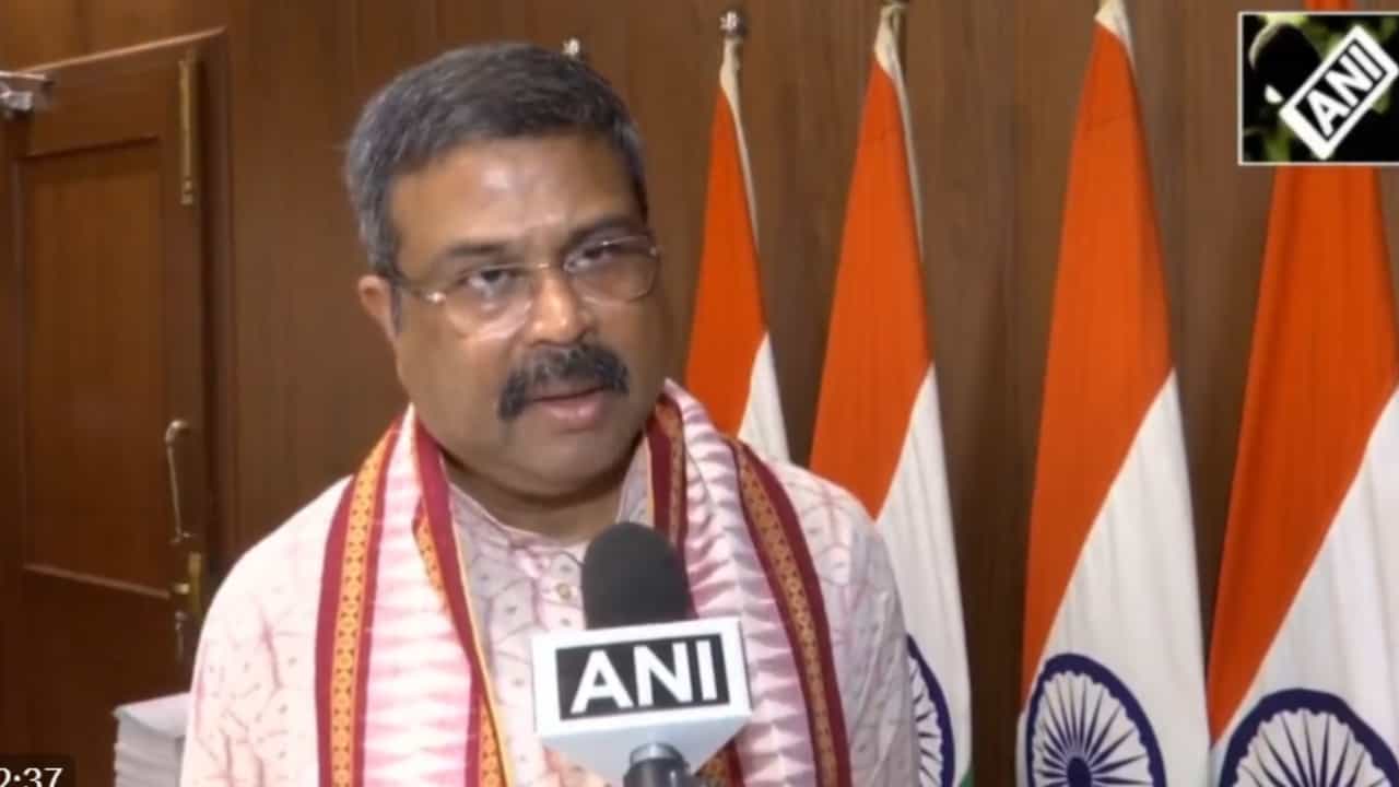 ಗ್ಯಾಸ್ ಸಿಲಿಂಡರ್ ಬೆಲೆ ಇಳಿಸುವ ಮೂಲಕ ಪ್ರಧಾನಿ ಮೋದಿ ನವರಾತ್ರಿಯ ಖುಷಿ ಹೆಚ್ಚಿಸಿದ್ದಾರೆ: ಧರ್ಮೇಂದ್ರ ಪ್ರಧಾನ್ ಗ್ಯಾಸ್ ಸಿಲಿಂಡರ್ ಬೆಲೆ ಇಳಿಸುವ ಮೂಲಕ ಪ್ರಧಾನಿ ಮೋದಿ ನವರಾತ್ರಿಯ ಖುಷಿ ಹೆಚ್ಚಿಸಿದ್ದಾರೆ: ಧರ್ಮೇಂದ್ರ ಪ್ರಧಾನ್
