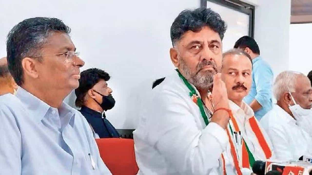 ಸತೀಶ್ ಜಾರಕಿಹೊಳಿ ಮುನಿಸಿನ ನಡುವೆ ಡಿಕೆ ಶಿವಕುಮಾರ್ ಇಂದು ಬೆಳಗಾವಿಗೆ, ಕುತೂಹಲ ಮೂಡಿಸಿದ ಸಚಿವರ ನಡೆ ಸತೀಶ್ ಜಾರಕಿಹೊಳಿ ಮುನಿಸಿನ ನಡುವೆ ಡಿಕೆ ಶಿವಕುಮಾರ್ ಇಂದು ಬೆಳಗಾವಿಗೆ, ಕುತೂಹಲ ಮೂಡಿಸಿದ ಸಚಿವರ ನಡೆ