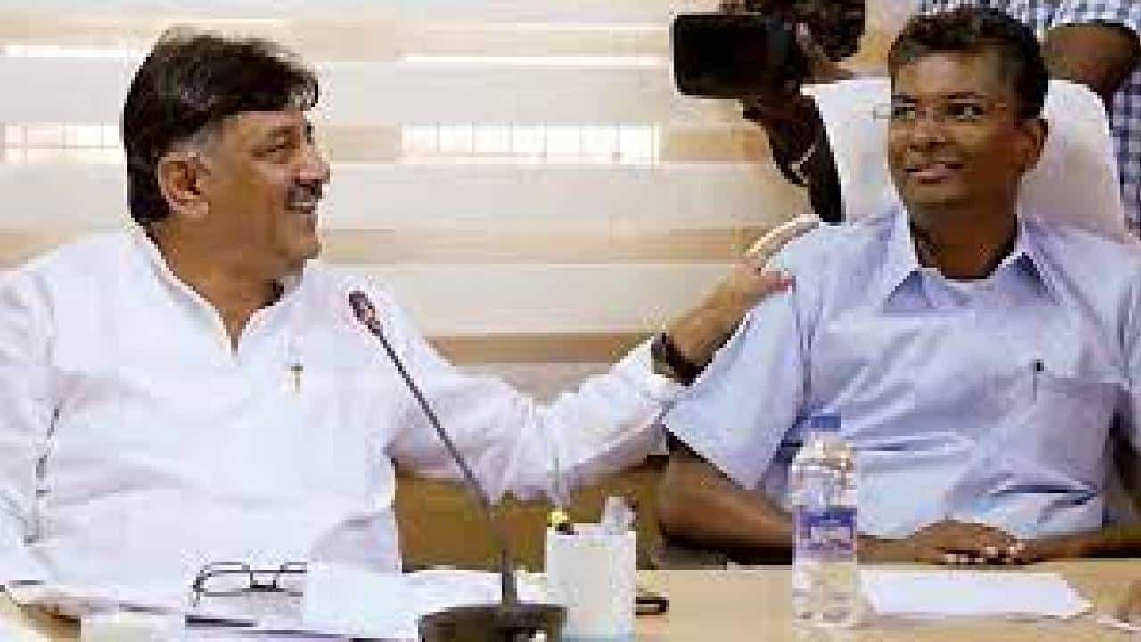 ಅಸಮಾಧಾನ ಸ್ಫೋಟ: ಬೆಳಗಾವಿಗೆ ಬಂದ ಡಿಕೆ ಶಿವಕುಮಾರ್ಗೆ ಟ್ರೈಲರ್ ತೋರಿಸಿದ ಸತೀಶ್ ಜಾರಕಿಹೊಳಿ ಅಸಮಾಧಾನ ಸ್ಫೋಟ: ಬೆಳಗಾವಿಗೆ ಬಂದ ಡಿಕೆ ಶಿವಕುಮಾರ್ಗೆ ಟ್ರೈಲರ್ ತೋರಿಸಿದ ಸತೀಶ್ ಜಾರಕಿಹೊಳಿ