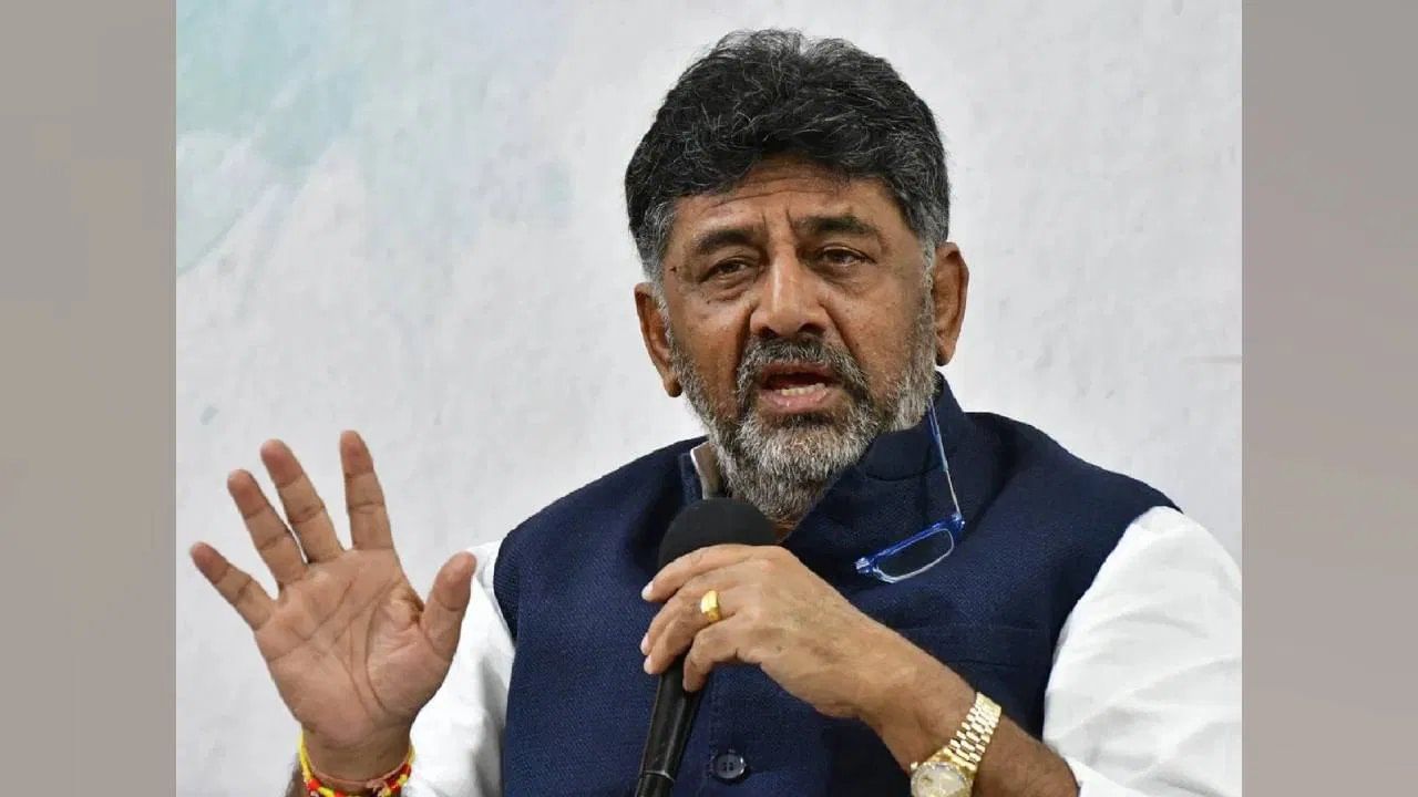 ಕುಮಾರಸ್ವಾಮಿಗೆ ಬುದ್ಧಿ ಸ್ವಲ್ಪ ಹೆಚ್ಚು ಕಡಿಮೆಯಾಗಿದೆ ಎಂದಿದ್ದೇಕೆ ಡಿಕೆ ಶಿವಕುಮಾರ್? ಕುಮಾರಸ್ವಾಮಿಗೆ ಬುದ್ಧಿ ಸ್ವಲ್ಪ ಹೆಚ್ಚು ಕಡಿಮೆಯಾಗಿದೆ ಎಂದಿದ್ದೇಕೆ ಡಿಕೆ ಶಿವಕುಮಾರ್?