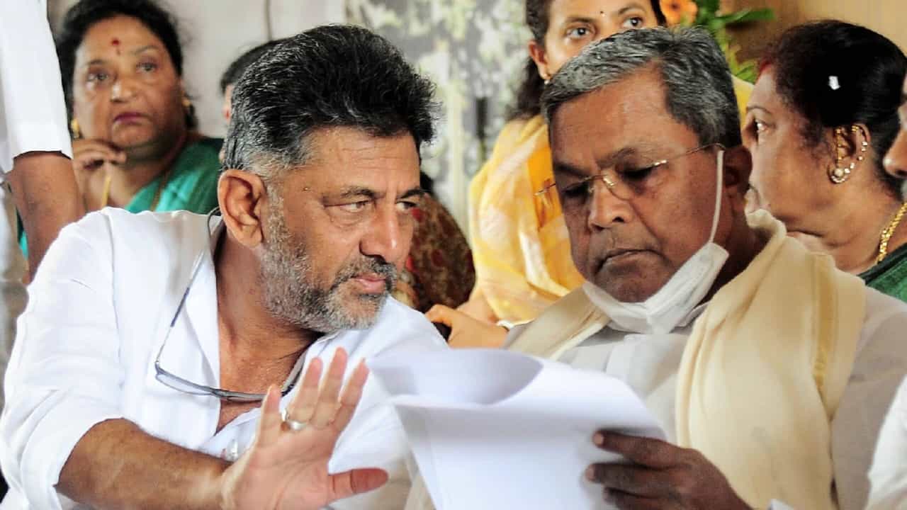 ಬೆಂಗಳೂರಿನ ಕಾಂಗ್ರೆಸ್ ಶಾಸಕರ ಕ್ಷೇತ್ರಗಳಿಗೆ ಮಾತ್ರ ಅನುದಾನ, ಬಿಜೆಪಿಯ ಶಾಸಕರೊಬ್ಬರಿಗೆ ಬಂಪರ್: ಅಚ್ಚರಿ ಮೂಡಿಸಿದ ಸರ್ಕಾರದ ನಡೆ ಬೆಂಗಳೂರಿನ ಕಾಂಗ್ರೆಸ್ ಶಾಸಕರ ಕ್ಷೇತ್ರಗಳಿಗೆ ಮಾತ್ರ ಅನುದಾನ, ಬಿಜೆಪಿಯ ಶಾಸಕರೊಬ್ಬರಿಗೆ ಬಂಪರ್: ಅಚ್ಚರಿ ಮೂಡಿಸಿದ ಸರ್ಕಾರದ ನಡೆ