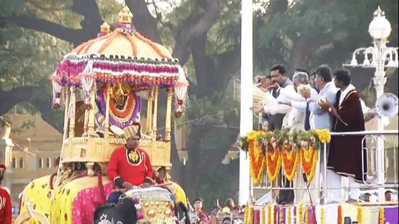 ಮೈಸೂರು: ವಿಶ್ವವಿಖ್ಯಾತ ದಸರಾ ಜಂಬೂಸವಾರಿಗೆ ಸಿಎಂ ಚಾಲನೆ