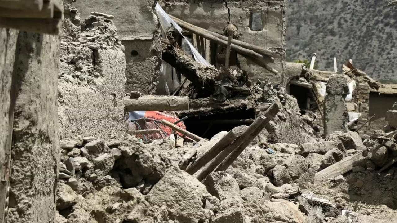 Afghanistan Earthquakes: ಅಫ್ಘಾನಿಸ್ತಾನದ ಸರಣಿ ಭೂಕಂಪದಲ್ಲಿ ಮೃತಪಟ್ಟವರ ಸಂಖ್ಯೆ 2,400ಕ್ಕೆ ಏರಿಕೆ Afghanistan Earthquakes: ಅಫ್ಘಾನಿಸ್ತಾನದ ಸರಣಿ ಭೂಕಂಪದಲ್ಲಿ ಮೃತಪಟ್ಟವರ ಸಂಖ್ಯೆ 2,400ಕ್ಕೆ ಏರಿಕೆ