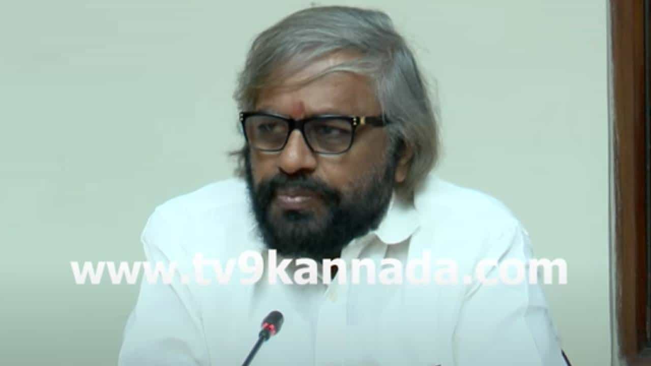 ನಕಲಿ ಹುಲಿ ಉಗುರಿನ ಪೆಂಡೆಂಟ್ ಕೂಡ ಧರಿಸಬೇಡಿ: ಸಚಿವ ಈಶ್ವರ ಖಂಡ್ರೆ ಮನವಿ ನಕಲಿ ಹುಲಿ ಉಗುರಿನ ಪೆಂಡೆಂಟ್ ಕೂಡ ಧರಿಸಬೇಡಿ: ಸಚಿವ ಈಶ್ವರ ಖಂಡ್ರೆ ಮನವಿ