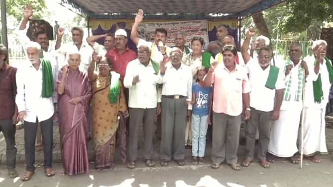 ಕಾವೇರಿ ವಿವಾದ: 44ನೇ ದಿನಕ್ಕೆ ಕಾಲಿಟ್ಟ ಮಂಡ್ಯ ರೈತರ ಪ್ರತಿಭಟನೆ