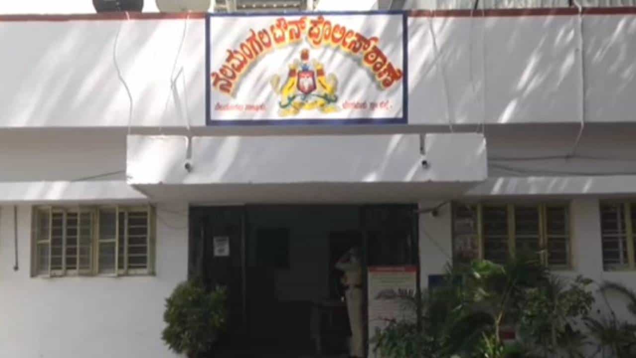 ಪುತ್ರಿ ಮೇಲೆ ತಂದೆಯಿಂದಲೇ ಅತ್ಯಾಚಾರ ಆರೋಪ: ಪೋಕ್ಸೋ ಕಾಯ್ದೆಯಡಿ ಕೇಸ್ ದಾಖಲು ಪುತ್ರಿ ಮೇಲೆ ತಂದೆಯಿಂದಲೇ ಅತ್ಯಾಚಾರ ಆರೋಪ: ಪೋಕ್ಸೋ ಕಾಯ್ದೆಯಡಿ ಕೇಸ್ ದಾಖಲು