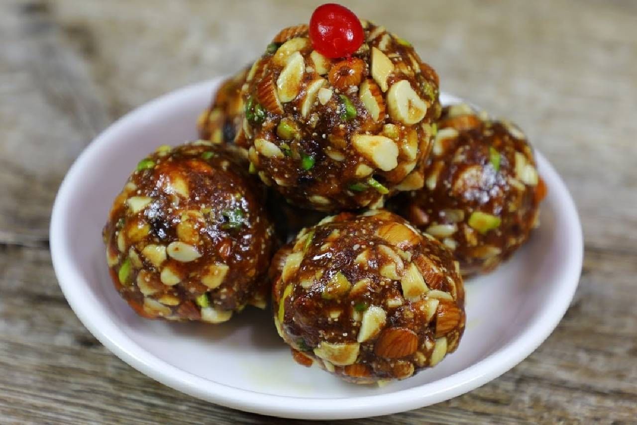 Navarathri Fasting recipe: ನವರಾತ್ರಿಯ ಹಬ್ಬಕ್ಕೆ ಉಪವಾಸ ಮಾಡುತ್ತಿದ್ದೀರಾ? ಈ ಸಮಯದಲ್ಲಿ ದೀರ್ಘಕಾಲ ಹಸಿವಾಗಬಾರದೆಂದರೆ ಅಂಜೂರದ ಲಡ್ಡು ತಿನ್ನಿರಿ Navarathri Fasting recipe: ನವರಾತ್ರಿಯ ಹಬ್ಬಕ್ಕೆ ಉಪವಾಸ ಮಾಡುತ್ತಿದ್ದೀರಾ? ಈ ಸಮಯದಲ್ಲಿ ದೀರ್ಘಕಾಲ ಹಸಿವಾಗಬಾರದೆಂದರೆ ಅಂಜೂರದ ಲಡ್ಡು ತಿನ್ನಿರಿ