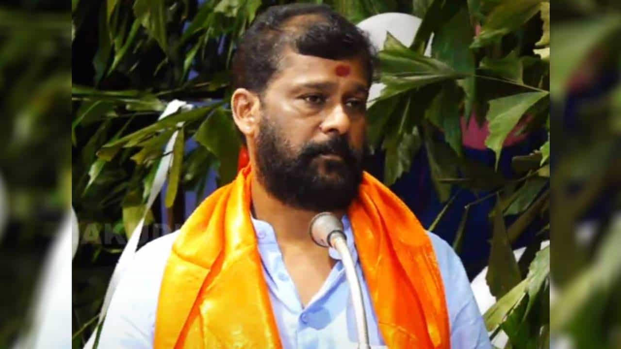 ಮಂಗಳೂರು ಮಂಗಳಾದೇವಿ ಉತ್ಸವದಲ್ಲಿ ವ್ಯಾಪಾರ ಧರ್ಮ ದಂಗಲ್ ವಿಚಾರ; ಶರಣ್ ಪಂಪ್ ವೆಲ್ ವಿರುದ್ದ ಎಫ್ಐಆರ್ ಮಂಗಳೂರು ಮಂಗಳಾದೇವಿ ಉತ್ಸವದಲ್ಲಿ ವ್ಯಾಪಾರ ಧರ್ಮ ದಂಗಲ್ ವಿಚಾರ; ಶರಣ್ ಪಂಪ್ ವೆಲ್ ವಿರುದ್ದ ಎಫ್ಐಆರ್