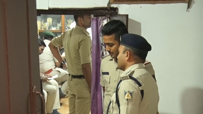 ಬಾಬಾ ಬುಡನ್​ಸ್ವಾಮಿ ದರ್ಗಾ ಶಾಖಾದ್ರಿ ಮನೆಯಲ್ಲಿ ಜಿಂಕೆ, ಚಿರತೆ ಚರ್ಮ ಪತ್ತೆ