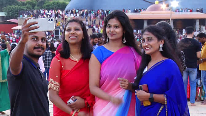 ಗಾಂಧಿ ಜಯಂತಿ ರಜೆ ಹಿನ್ನೆಲೆ ಆದಿಯೋಗಿಯನ್ನು ನೋಡಲು ಹರಿದು ಬಂದ ಜನ