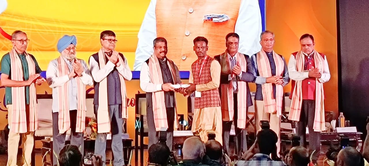 ಎಐಟಿಟಿ ಪರೀಕ್ಷೆಯಲ್ಲಿ ಅತ್ಯುನ್ನತ ಅಂಕ ಗಳಿಸಿದ ಟೊಯೋಟಾ ಕೌಶಲ್ಯ ವಿದ್ಯಾರ್ಥಿಗೆ ಭಾರತ ಸರ್ಕಾರದಿಂದ ಸನ್ಮಾನ ಎಐಟಿಟಿ ಪರೀಕ್ಷೆಯಲ್ಲಿ ಅತ್ಯುನ್ನತ ಅಂಕ ಗಳಿಸಿದ ಟೊಯೋಟಾ ಕೌಶಲ್ಯ ವಿದ್ಯಾರ್ಥಿಗೆ ಭಾರತ ಸರ್ಕಾರದಿಂದ ಸನ್ಮಾನ