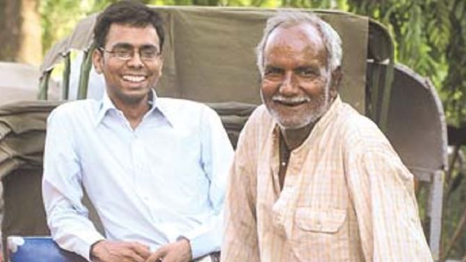 ಮನಸಿದ್ದರೆ ಮಾರ್ಗ; ರಿಕ್ಷಾ ಚಾಲಕನ ಮಗ ಈಗ ಹಿರಿಯ ಐಎಎಸ್​ ಅಧಿಕಾರಿ