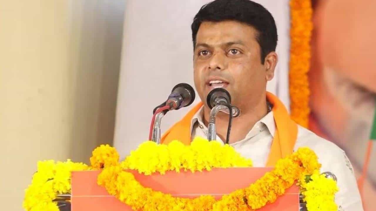 ‘ಕಲೆಕ್ಷನ್ ಮಾಸ್ಟರ್’ಎಂದು ಸಿಎಂ ಸಿದ್ದರಾಮಯ್ಯ ಫೋಟೋ ಪೋಸ್ಟ್: ಶಾಸಕ ಹರೀಶ್ ಪೂಂಜ ವಿರುದ್ಧ FIR ‘ಕಲೆಕ್ಷನ್ ಮಾಸ್ಟರ್’ಎಂದು ಸಿಎಂ ಸಿದ್ದರಾಮಯ್ಯ ಫೋಟೋ ಪೋಸ್ಟ್: ಶಾಸಕ ಹರೀಶ್ ಪೂಂಜ ವಿರುದ್ಧ FIR