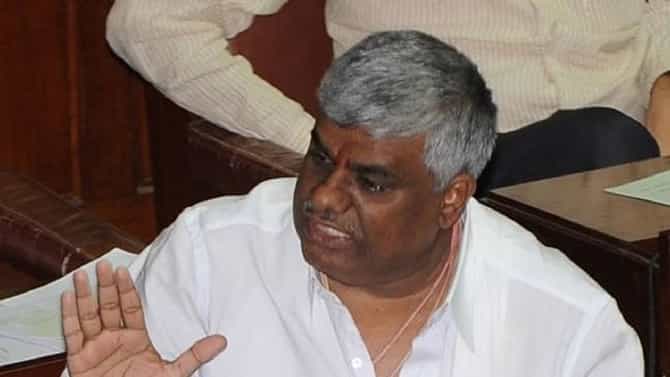 ದೇವೇಗೌಡರು ಪಕ್ಷದಿಂದ ಯಾರನ್ನ ಉಚ್ಛಾಟನೆ ಮಾಡ್ತಾರೆ ನೋಡೋಣ: ರೇವಣ್ಣ