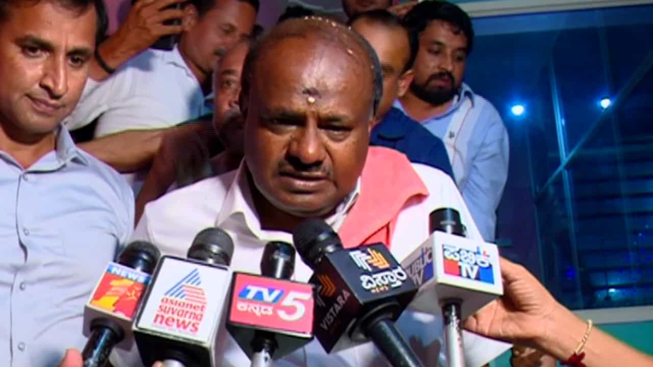 ಕನಕಪುರವನ್ನು ಬೆಂಗಳೂರಿಗೆ ಸೇರಿಸುವ ಡಿಕೆಶಿ ಹೇಳಿಕೆ: ಚಾಮುಂಡೇಶ್ವರಿ ದೇವಿಯೇ ನಿರ್ಧರಿಸ್ತಾಳೆ ಎಂದ ಕುಮಾರಸ್ವಾಮಿ ಕನಕಪುರವನ್ನು ಬೆಂಗಳೂರಿಗೆ ಸೇರಿಸುವ ಡಿಕೆಶಿ ಹೇಳಿಕೆ: ಚಾಮುಂಡೇಶ್ವರಿ ದೇವಿಯೇ ನಿರ್ಧರಿಸ್ತಾಳೆ ಎಂದ ಕುಮಾರಸ್ವಾಮಿ