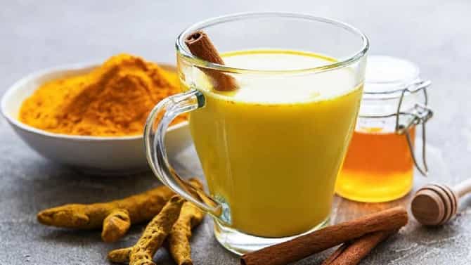 ನಿಮ್ಮ ಆಹಾರದಲ್ಲಿ ಅರಿಶಿನದ ಹಾಲನ್ನು ಏಕೆ ಸೇರಿಸಬೇಕು ಎಂಬುದಕ್ಕೆ 8 ಕಾರಣಗಳು