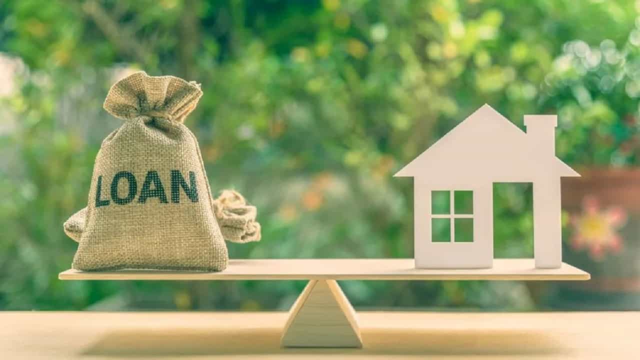 Home Loan Tricks: ಗೃಹಸಾಲ ಕಟ್ಟಿಕಟ್ಟಿ ಸಾಕಾಗಿದೆಯಾ? ಹೋಲ್ ಲೋನ್ ಬೇಗ ತೀರಿಸುವ ಟ್ರಿಕ್ಸ್ ಇಲ್ಲಿದೆ Home Loan Tricks: ಗೃಹಸಾಲ ಕಟ್ಟಿಕಟ್ಟಿ ಸಾಕಾಗಿದೆಯಾ? ಹೋಲ್ ಲೋನ್ ಬೇಗ ತೀರಿಸುವ ಟ್ರಿಕ್ಸ್ ಇಲ್ಲಿದೆ