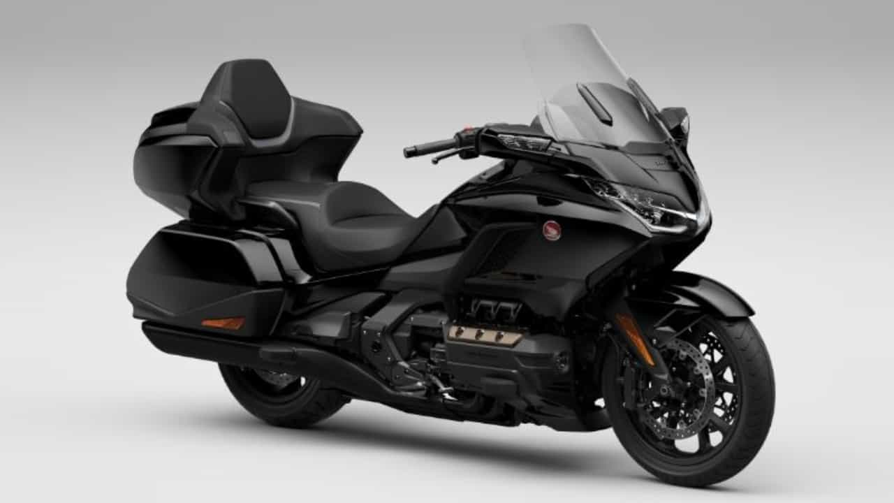Honda Gold Wing Tour: ಭರ್ಜರಿ ಫೀಚರ್ಸ್ ಹೊಂದಿರುವ ಹೋಂಡಾ ಗೋಲ್ಡ್ ವಿಂಗ್ ಟೂರ್ ಬಿಡುಗಡೆ Honda Gold Wing Tour: ಭರ್ಜರಿ ಫೀಚರ್ಸ್ ಹೊಂದಿರುವ ಹೋಂಡಾ ಗೋಲ್ಡ್ ವಿಂಗ್ ಟೂರ್ ಬಿಡುಗಡೆ