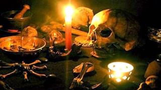 ಚುನಾವಣಾ ನಿಮಿತ್ತಂ ಬಹುಕೃತ ವೇಷಂ: ಶೂ ಪಾಲಿಶ್ ಮಾಡಿದ್ದಾಯ್ತು ಈಗ ಆಸ್ಪತ್ರೆಯ ಶೌಚಾಲಯ ತೊಳೆದ ಪಕ್ಷೇತರ ಶಾಸಕ