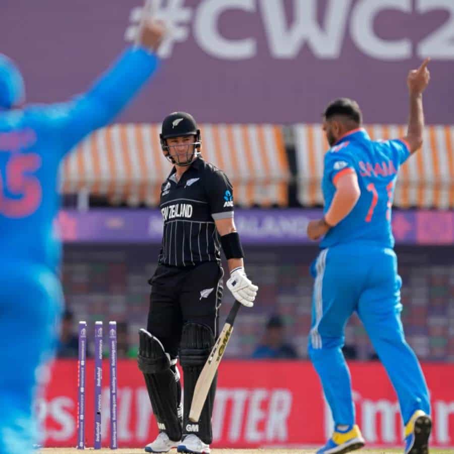 ಧರ್ಮಶಾಲಾದ HPCA ಸ್ಟೇಡಿಯಂನಲ್ಲಿ ಭಾನುವಾರ ನಡೆದ ಐಸಿಸಿ ಕ್ರಿಕೆಟ್ ವಿಶ್ವಕಪ್ 2023 ರ ಪಂದ್ಯದಲ್ಲಿ ನ್ಯೂಝಿಲೆಂಡ್ ಅನ್ನು ನಾಲ್ಕು ವಿಕೆಟ್ಗಳ ಅಂತರದಿಂದ ಸೋಲಿಸುವ ಮೂಲಕ ಭಾರತ ತಂಡ ತಮ್ಮ ಅಜೇಯ ಗೆಲುವಿನ ಓಟವನ್ನು ಮುಂದುವರೆಸಿದೆ. ಭಾರತ ಈಗ 10 ಅಂಕಗಳೊಂದಿಗೆ ಅಂಕಪಟ್ಟಿಯಲ್ಲಿ ಅಗ್ರಸ್ಥಾನದಲ್ಲಿದೆ.